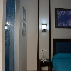 https://dona-lola-seville.es-andalucia.com